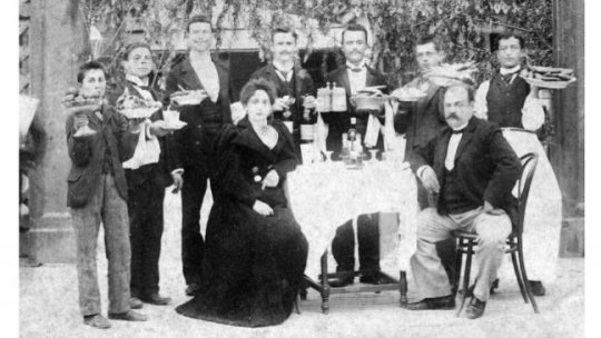 Expoziție dedicată ritualului servirii mesei în prima jumătate a secolului XX