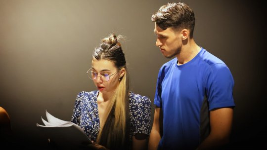 Teatrul Gulliver începe noua stagiune cu premiera spectacolului „Păhărelul cu nectar”