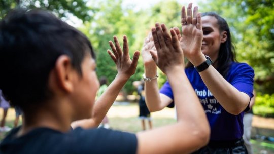 Ajungem MARI recrutează 1000 de voluntari pentru copiii instituționalizați