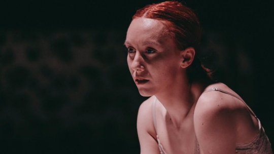 Anca Stoica, coregrafă: „Ideea de a ne axa pe balcanism a pornit de la o experiență pe care am avut-o în școală, unde tot timpul discuția de a fi sau a nu fi în Balcani se ținea bazat pe dacă e ceva ce ne plasează mai sus față de ceilalți sau nu”