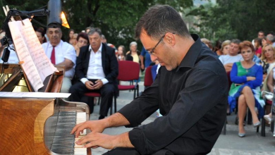 Muzica românească în jurul lumii: Diana Jipa și Ștefan Doniga concertează pe 6 continente, într-un singur turneu