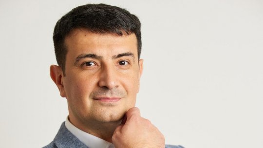 Corneliu Ionescu: "Viața financiară nu există separată de viața reală. Este doar o consecință, o traducere a deciziilor pe care le luămcu privire la niște evenimente de viață extrem de normale."