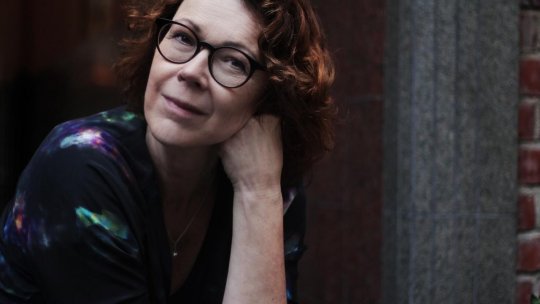 Noi știm că îți amintești, un roman scandinav care a făcut senzație, de Tove Alsterdal, desemnat de celebra revistă People drept „una dintre cele mai bune cărți ale toamnei”