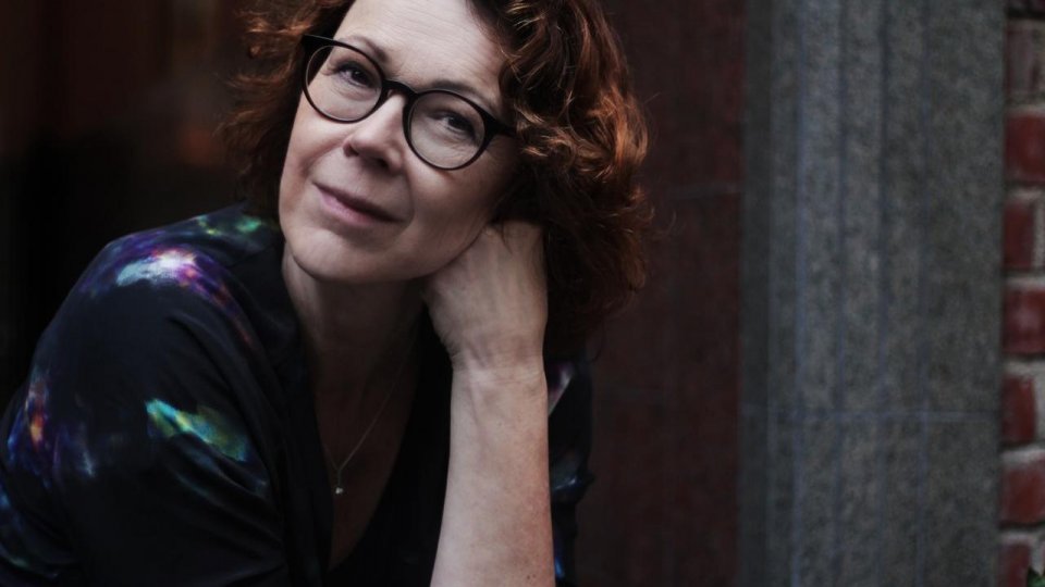 Noi știm că îți amintești, un roman scandinav care a făcut senzație, de Tove Alsterdal, desemnat de celebra revistă People drept „una dintre cele mai bune cărți ale toamnei”