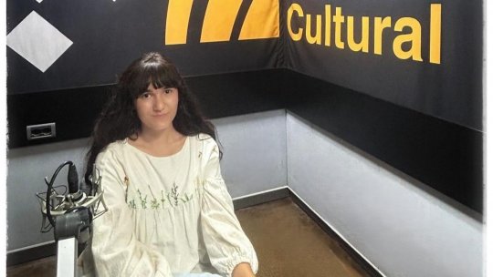 „Este foarte important ca odată ce devii mamă să nu te lepezi de celelalte identități ale tale”, artista Felicia Simion, autoarea cărții «Postpartum»