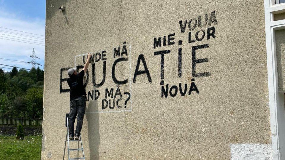 Dan Perjovschi: “Roșia Montana e un model interesant de solidaritate și de idei de proiecte într-o comunitate spartă de politica din România”