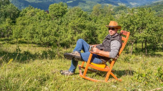 Andy Hertz și comunitatea care a redescoperit simplitatea - „Mutat la țară – viața fără ceas”
