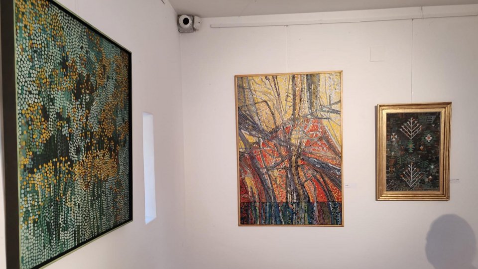 „Chivot” - o expoziție semnată Violeta Carp, unde arta devine punte între divin și uman, între trecut și prezent
