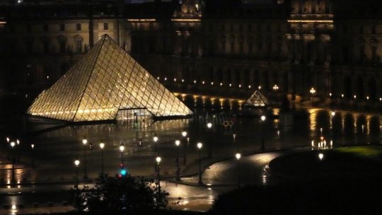 Muzeul Luvru din Paris, închis în urma unui jaf