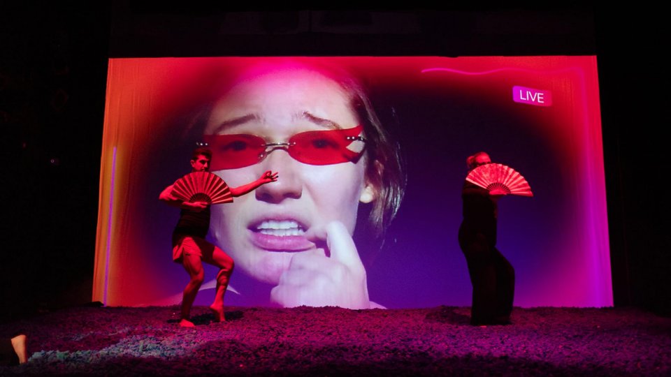 Premieră semnată de Radu Apostol la Teatrul EXCELSIOR: Dark Play de Carlos Murillo, o radiografie a adolescenței în era digitală