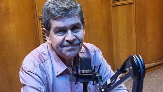 Radu Paraschivescu: „Acul de aur și ochii Glorianei e o carte care, poate, decolează un pic mai greu dar, odată așternută drumului, povestea se ține bine”