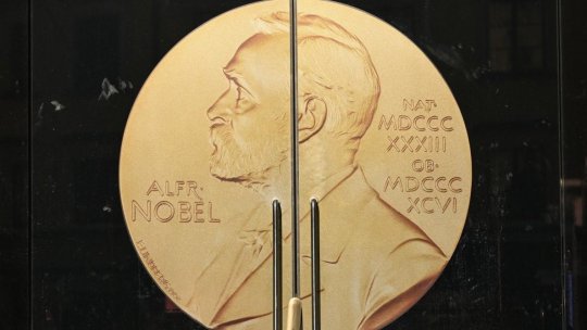 Premiul Nobel pentru Fizică 2025, câștigat de John Clarke, Michel H. Devoret și John M. Martinis