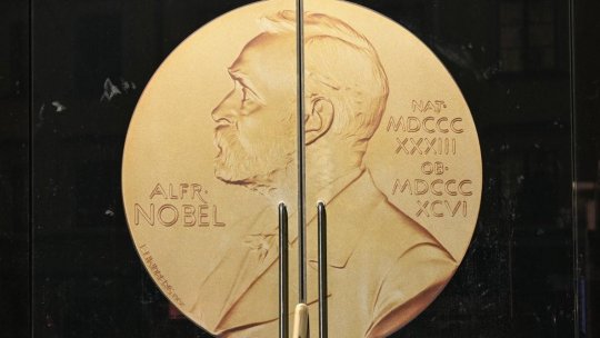 Premiul Nobel pentru Chimie 2025, câștigat de Susumu Kitagawa, Richard Robson și Omar M. Yaghi
