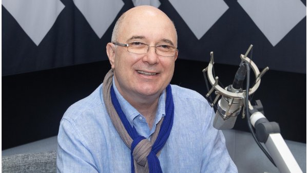 „Cuvântul, când bate aerul, devine muzică” – Ion Bogdan Ștefănescu, între flaut și poezie