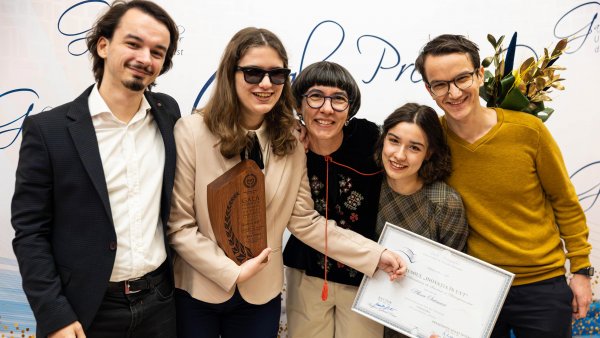 Alina Satmari: TactileLibrary e un vis care începe să prindă contur (...), care transformă știința, cunoașterea, arta în materiale accesibile pentru nevăzători