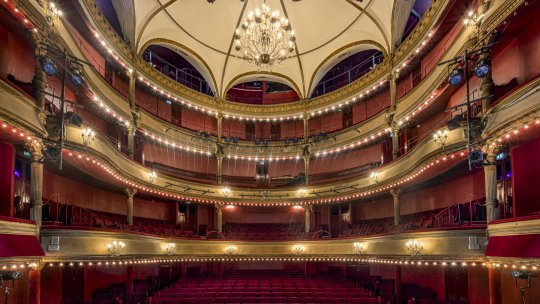 Sting, Spărgătorul de nuci, Emilia Popescu, Florian Pittiș și Frank Sinatra, în ajunul Craciunului, la Radio România Cultural