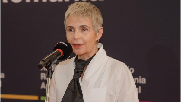 Președintele de onoare al Târgului Gaudeamus, scriitoarea Sabina Fati: „Cărțile pe care le-am citit ne definesc pe noi, pentru că ele sunt memoria noastră, pentru că avem nevoie de această memorie să nu uităm tragediile trecutului”