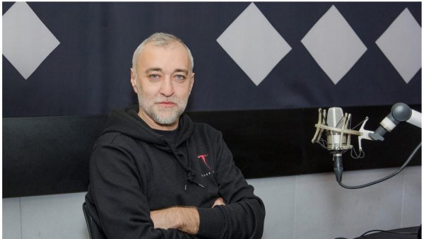 Orașul care m-a făcut. Iulian Tănase despre Bacău: „Poate că, într-un fel, am asociat orașul Bacău cu o sursă de durere, dar m-am împrietenit până la urmă cu el”