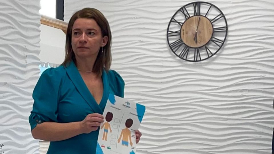Raluca Chișu, Asociația KinetoBeBe: “Un copil din 4 resimte dureri de spate și doar 30% stau corect în bancă”