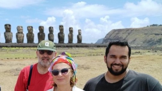 Roxana Pavnotescu, despre călătoria sa în Insula Paștelui: „Cimitirul din Hanga Roa, singura așezare de pe insulă, mi-a amintit de Cimitirul Vesel de la Săpânța”