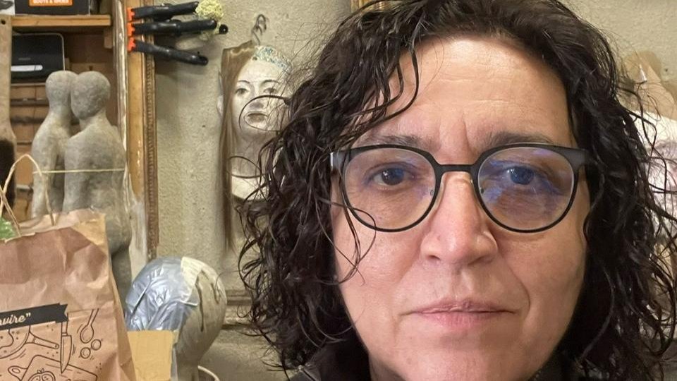 Sculptorița Elena Scutaru nominalizată la categoria Arte vizuale la Gala Premiilor RRC pentru expoziția ”Corp Figură *Idoli"