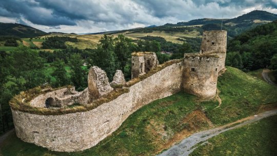 „România Atractivă” marchează un an de la lansare: peste 280.000 de utilizatori activi și a doua cea mai descărcată aplicație turistică națională