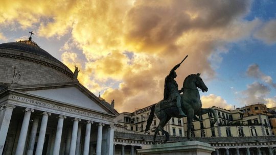 Cronicari Digitali. Spune-mi unde sunt. Legende, picturi murale, scutere și pizza – farmecul nebun al orașului Napoli