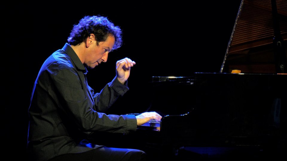 Pianistul Horia Mihail și Turneul „Pianul Călător – Passion” ajung la Ateneul Român pe 28 iunie