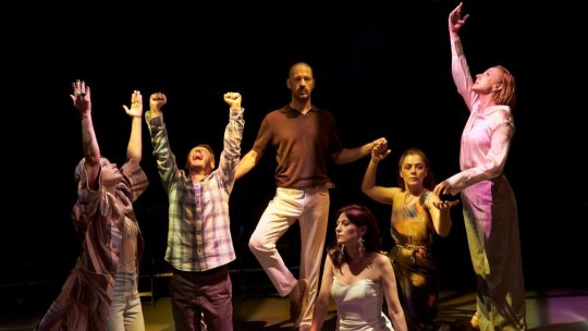 NIMIC NU E ÎNTÂMPLĂTOR , un spectacol inspirat de teatralitatea constelațiilor familiale