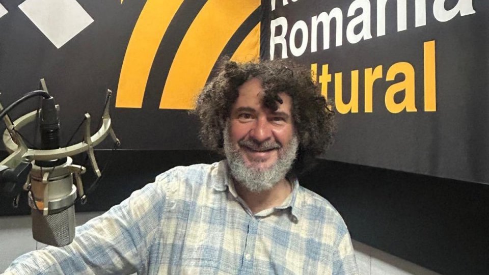 „Sfârșitul s-a terminat” – o expoziție despre tranziția pe care am trăit-o din ‘90 până acum și care părea că nu se mai termină