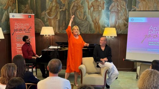 Aplauze pentru poet pe scenă...în Spania, cu actorii Emilia Popescu, Demeter András și pianistul Cătălin Răducanu, a impresionat românii din diaspora, la Barcelona, Madrid și Valencia