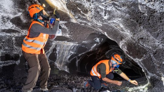 „Explorări ale peșterilor și tuburilor de lavă” sau despre fascinația geologiei