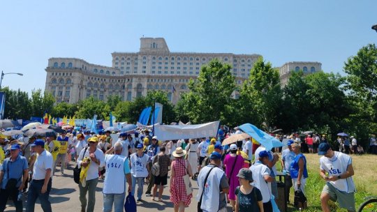 Sindicatele din învățământ protestează astăzi, 7 iulie, în fața Parlamentului, față de proiectul legii Bolojan