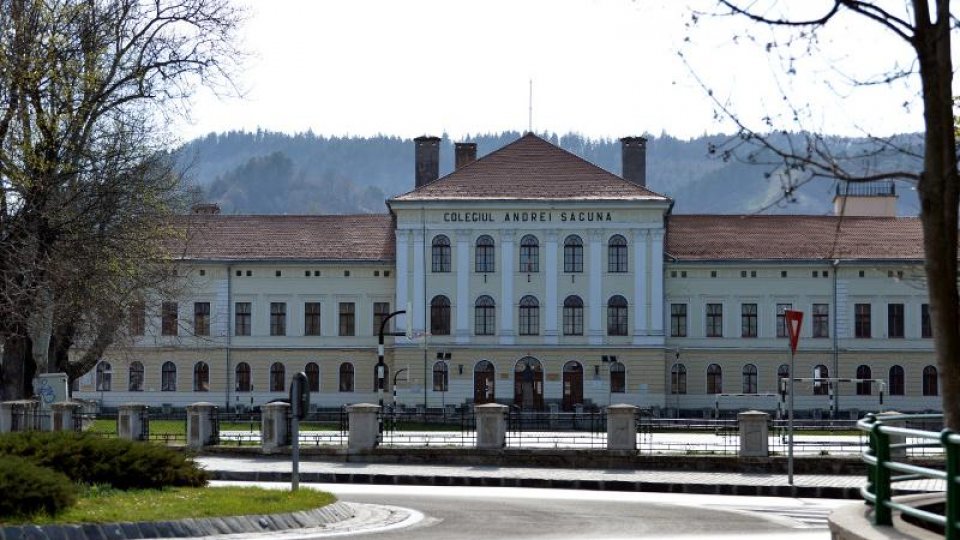 Colegiul Național „Andrei Șaguna” din Brașov este prima școală de stat din România aprobată ca Școală Internațională Cambridge