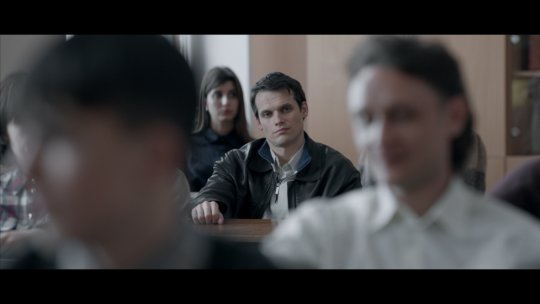 „Plaha”: vipera de sub covor – Iulian Postelnicu despre thrillerul politic care dezvăluie adevăruri ascunse