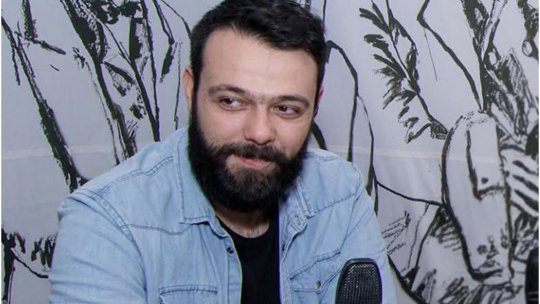 Orașul care m-a făcut. Regizorul Bobi Pricop despre Piatra Neamț: ’’Am copilărit cu senzația asta de munți care înconjoară orașul, de protecție, pe care mult timp am tot căutat-o fără să îmi dau seama’’