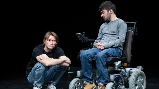 Spectacolul „Nicio pastilă magică” aduce realitatea persoanelor cu dizabilități pe scena TNB