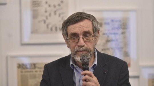 Andrei Cornea: „Societatea modernă stă pe o imensă masă de ficțiuni, de simulacre”