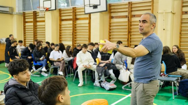 Alex Zamfir: „Avem cu toții nevoie de conectare umană și când ne jucăm este mult mai simplu să spunem ceea ce ne doare”