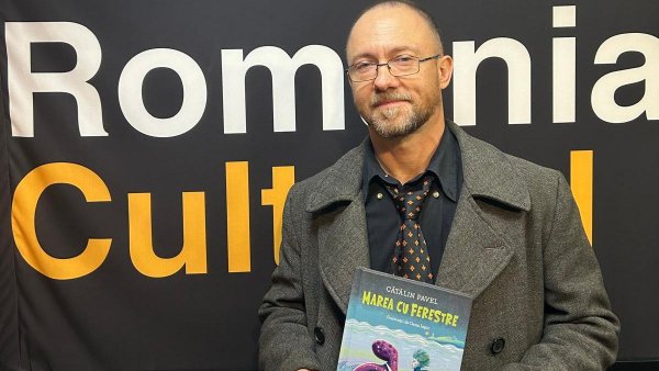 Cătălin Pavel: „În carte sunt lucrurile la care țin eu și în care cred: toate greșelile, toate bucuriile mele sunt acolo, pentru că dacă e ceva ce copilul simte imediat este, cred, ipocrizia și nesinceritatea”