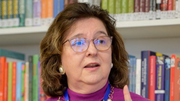 Gabriela Droc: „Diferența nu va fi între noi și inteligența artificială, ci între noi, medicii care știm să folosim inteligența artificială și între cei care refuză să o folosească”