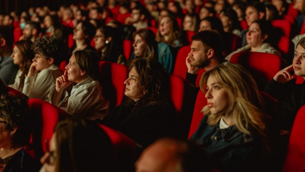 Visuali Italiane 2026: 12 filme care traversează Italia contemporană