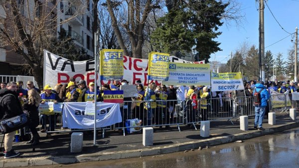 Protest la Palatul Cotroceni. Profesorii și studenții au cerut președintelui Nicusor Dan mediere și buget corect