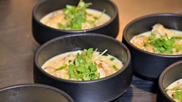 Cultura la farfurie. Mâncare și timp: cum ne-a modelat istoria farfuriile