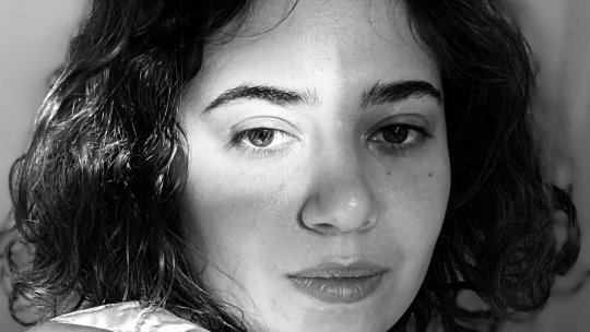 A documenta prezența/absența războiului