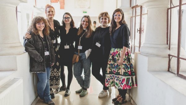 Oana Drăgulinescu: „Trăim într-un context socio-politic în care trauma, abandonul, lipsa de responsabilitate socială sunt din ce în ce mai prezente”