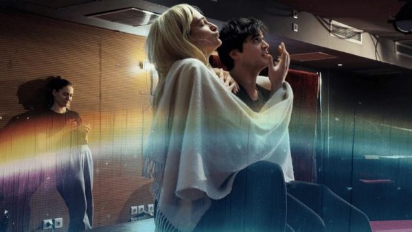 „Muzici și faze”: adolescența anilor ’70 pe scena Teatrului EXCELSIOR