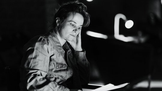 Teatrul Mic sărbătorește Ziua Mondială a Teatrului cu premierele ELLEN BABIĆ și STRĂLUCIREA PARAZIȚILOR