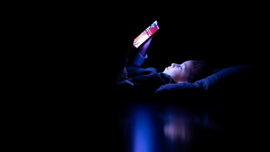 Stai sigur pe net. Copiii și capcanele internetului: cum ajung sextingul și groomingul să transforme prietenia online într-un abuz