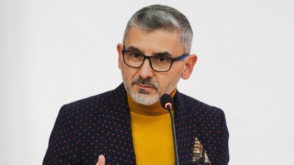 Profesorul Richard Constantinescu: „Studenții de azi nu duc lipsă de cultură; ei pur și simplu trăiesc într-un altfel de univers cultural”